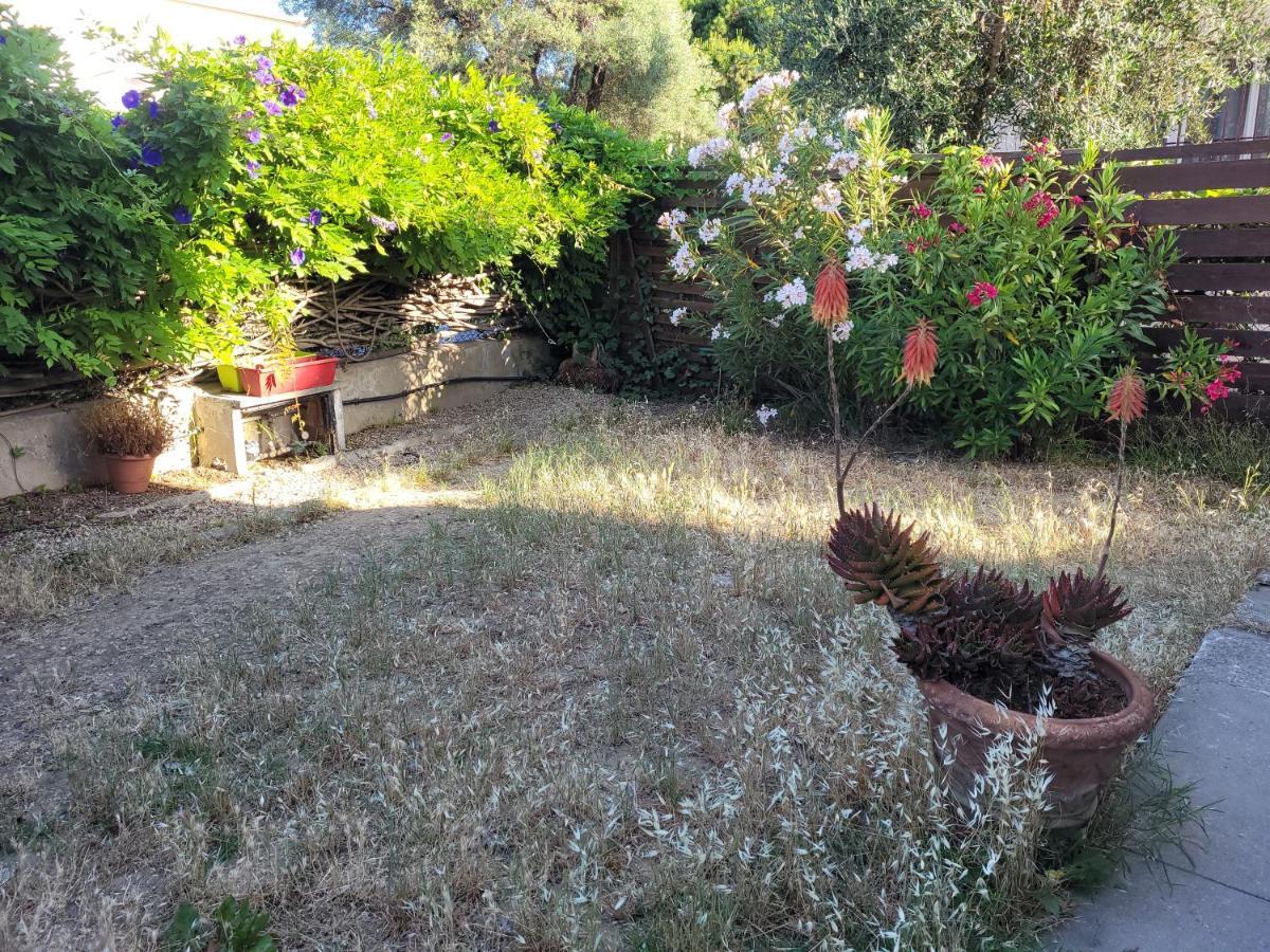 Villa la Désirée - haut de villa,62m2 , 3 pièces , 6 lits, 8 persons max,120m2 Jardin avec parking Antibes Extérieur photo