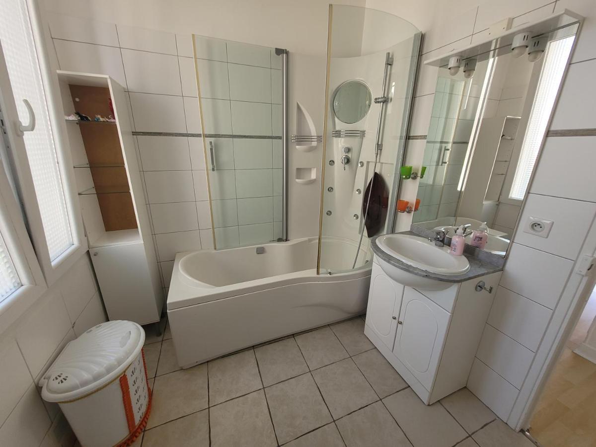 Villa la Désirée - haut de villa,62m2 , 3 pièces , 6 lits, 8 persons max,120m2 Jardin avec parking Antibes Extérieur photo